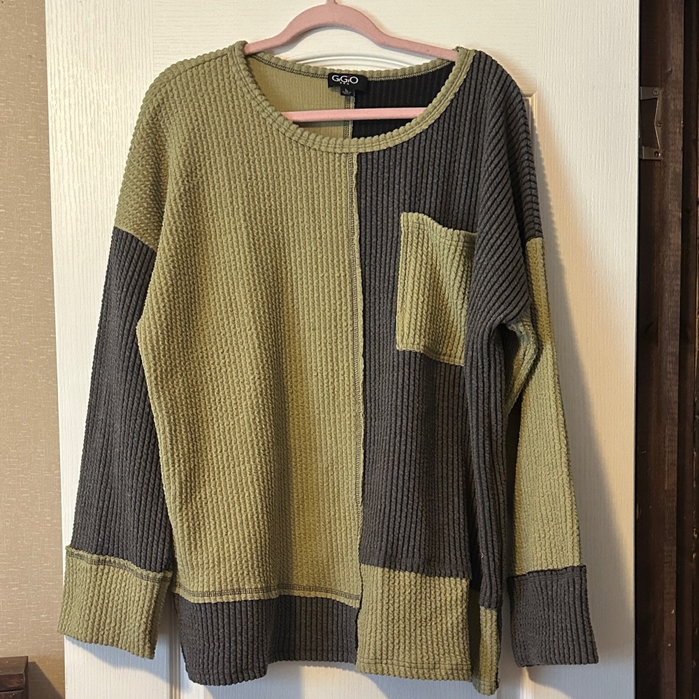 Gigio Women's Two-Tone Sweater - Olive and Charcoal